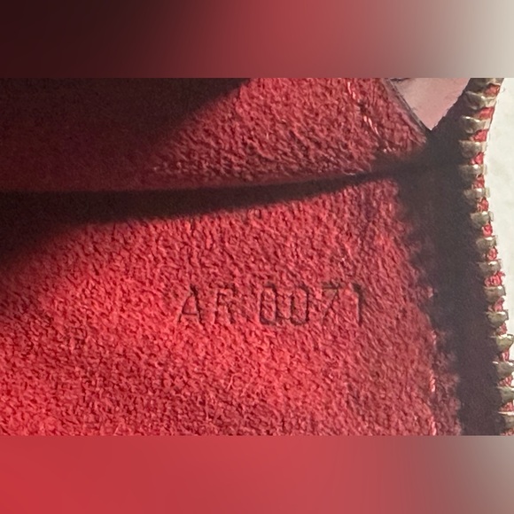 Louis Vuitton Pochette Accessoire Epi Leather Bag - Picture 10 of 12